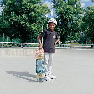barn i skateparken i södertälje
