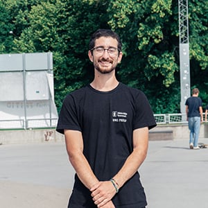 Ramin Walda jobbar som fritidsledare i Södertälje kommun