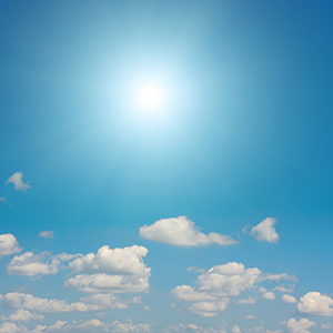 Sol på blå himmel
