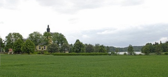 Äng och kyrka på Hölö-Mörkö