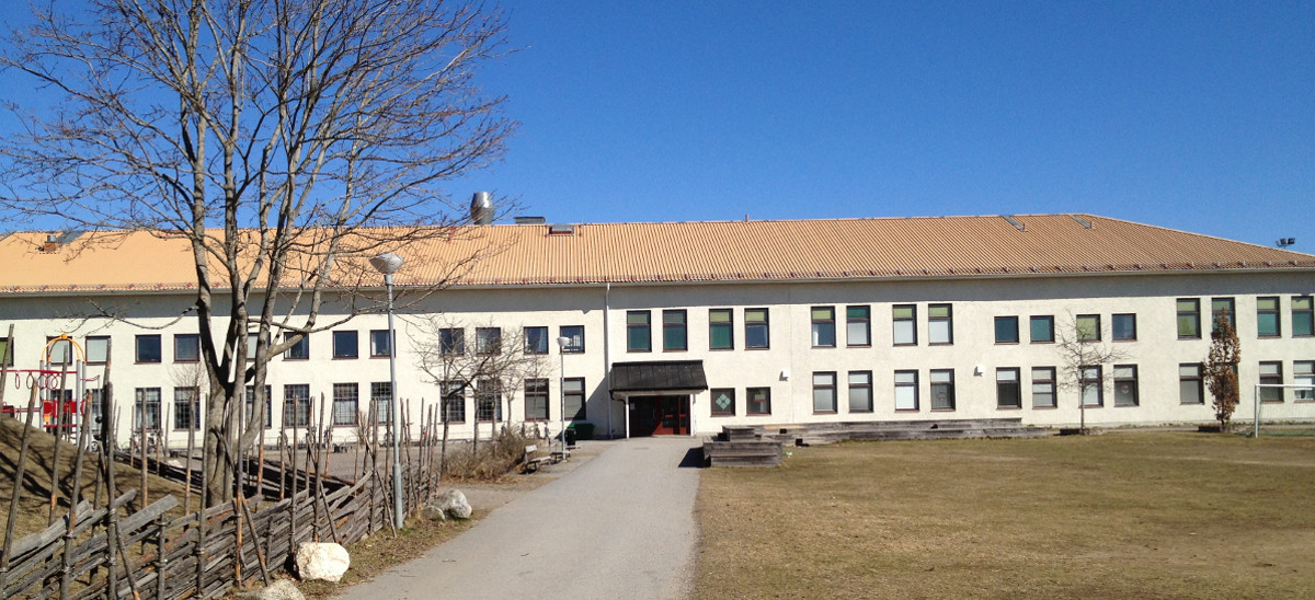Exteriörbild på Eneskolan.