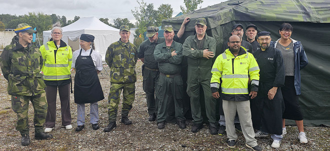 Hemvärnet och personal från kostenheten.