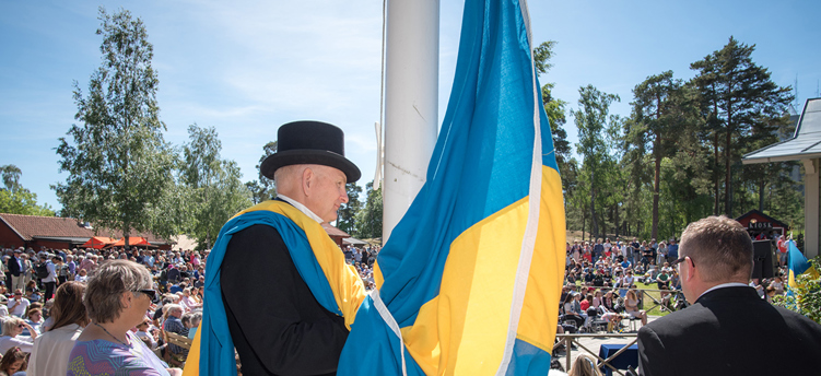 Bild hissa flaggan från nationaldagen år 2017
