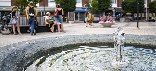 Fotografi på fontän i Järna centrum. Fotografi: Pontus Orre.