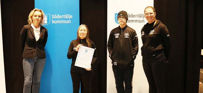 Telge SIBK innebandyklubb, Hammers svar tar emot utmärkelsen.